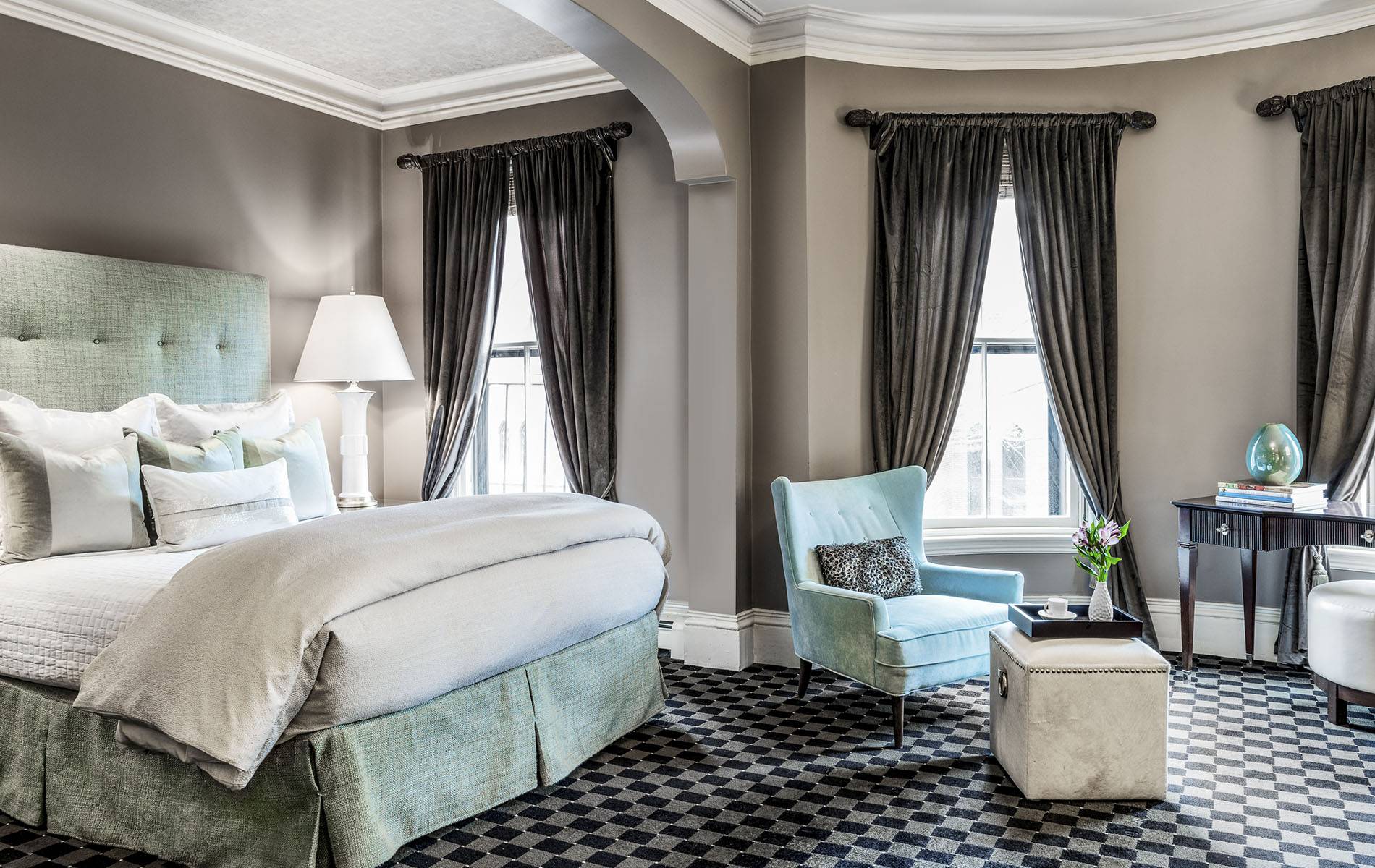 Picture of a bedroom.